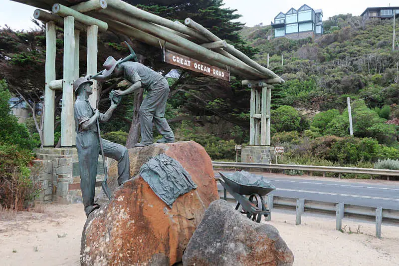 Stature and Memorial Arch along the Great Ocean Road in Victoria.