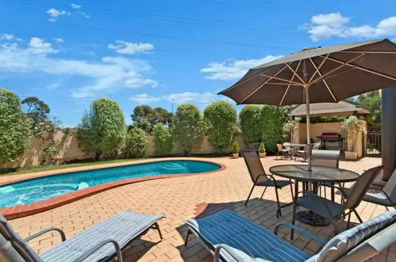 Pool and outdoor entertaining area at Hopkins House Motel and Apartments Warrnambool accommodation.