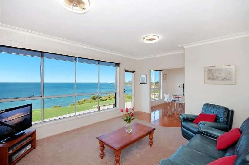 Living room with ocean views at Cee Views Portland Accommodation. 