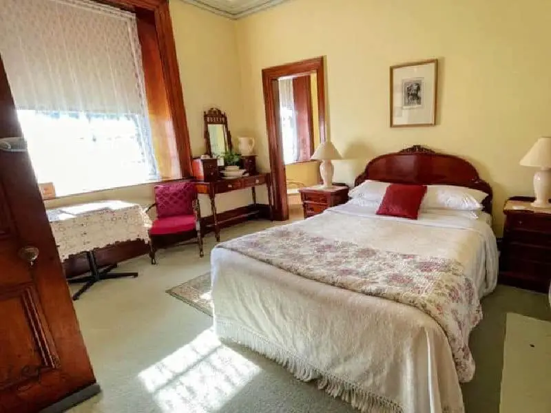 Guest room in Victoria House Portland Victoria