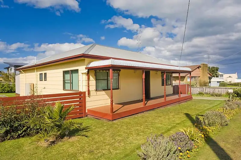 The traditional Australian house with a front verandah at Bella Vista in Apollo Bay.